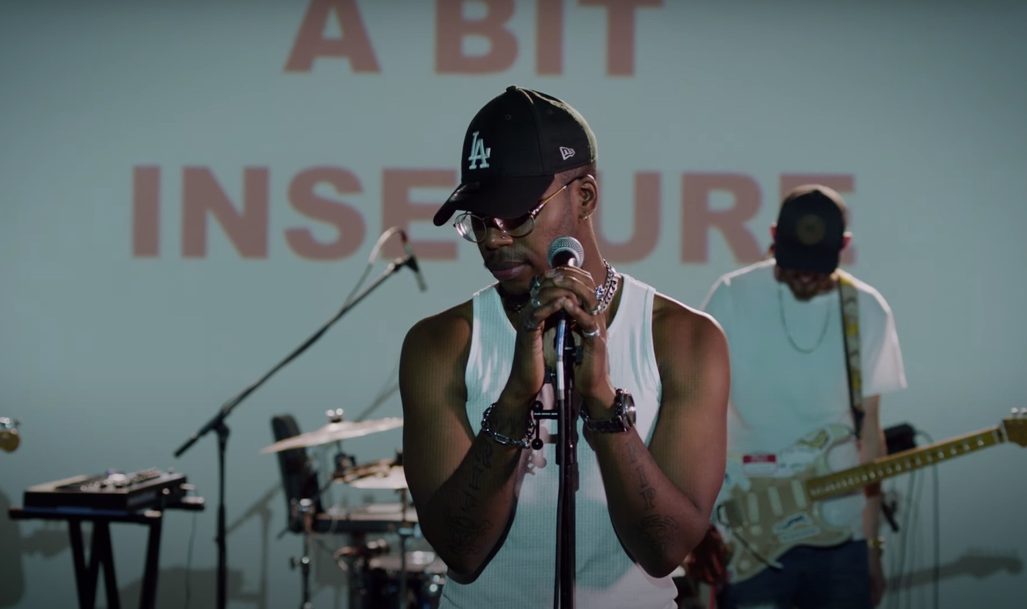 Che lingo A Bit Insecure youtube music 2020