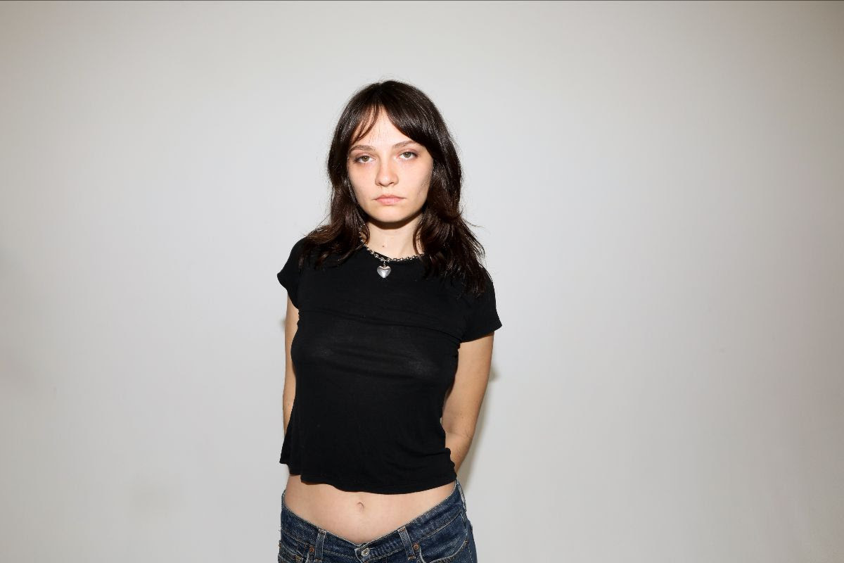 Cherry glazerr 2023 grey background