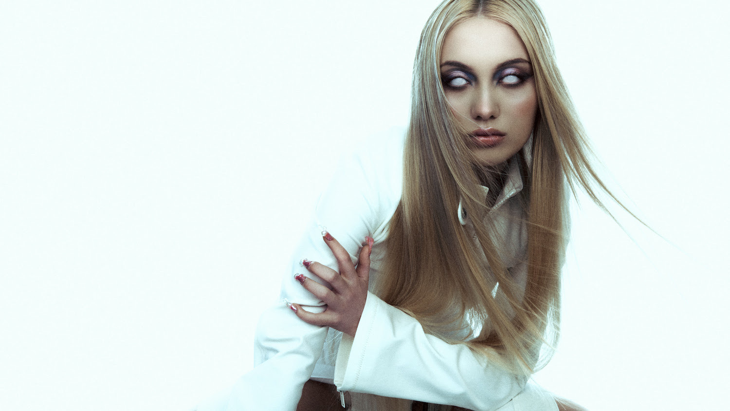 Daine white portrait for "Stay Close" 2022