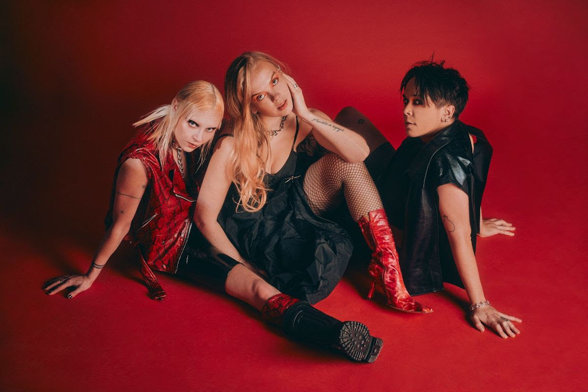 Dream wife fishnets and red background 2023