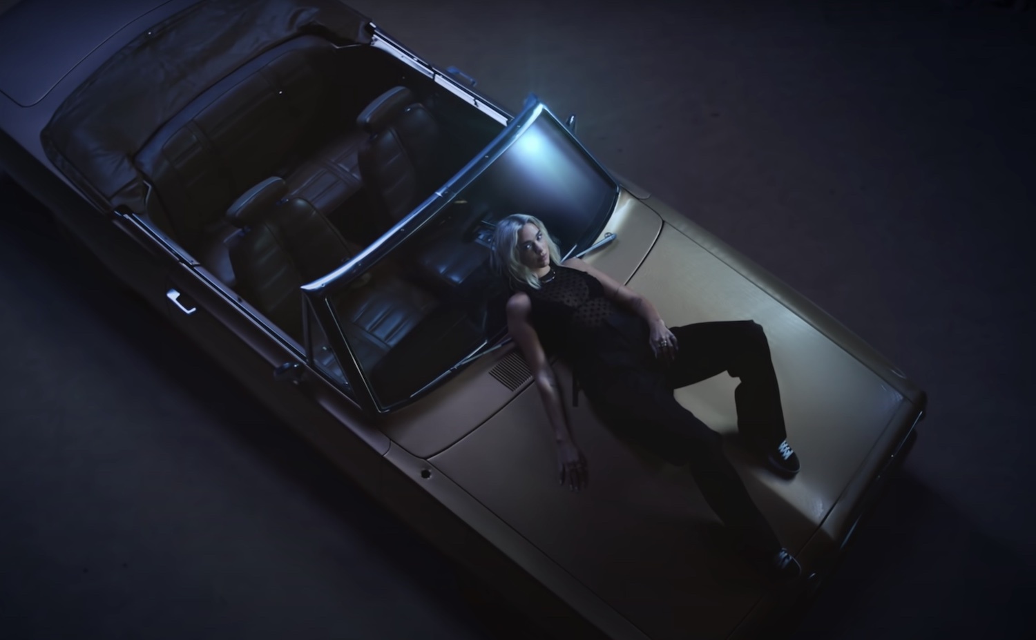 Dua lipa levitating video youtube