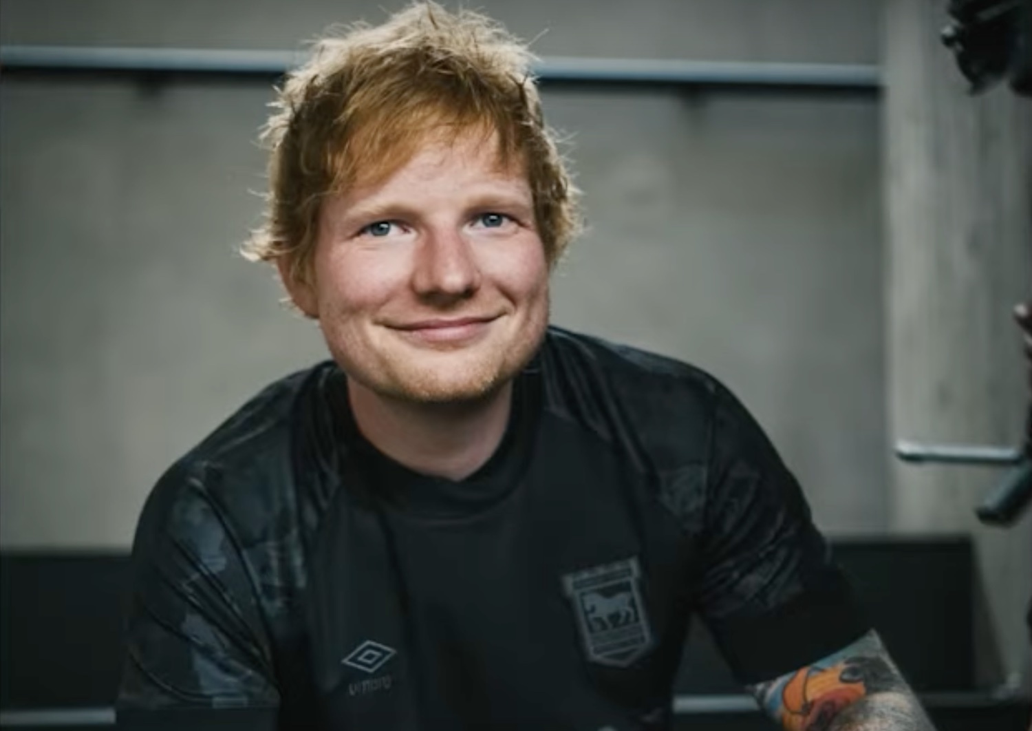 Ed sheeran ipswich town fc third kit reveal youtube