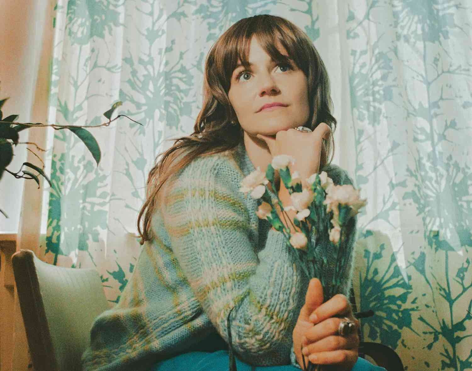 Erin Rae announces Jonathan Wilson-produced album with new single ...