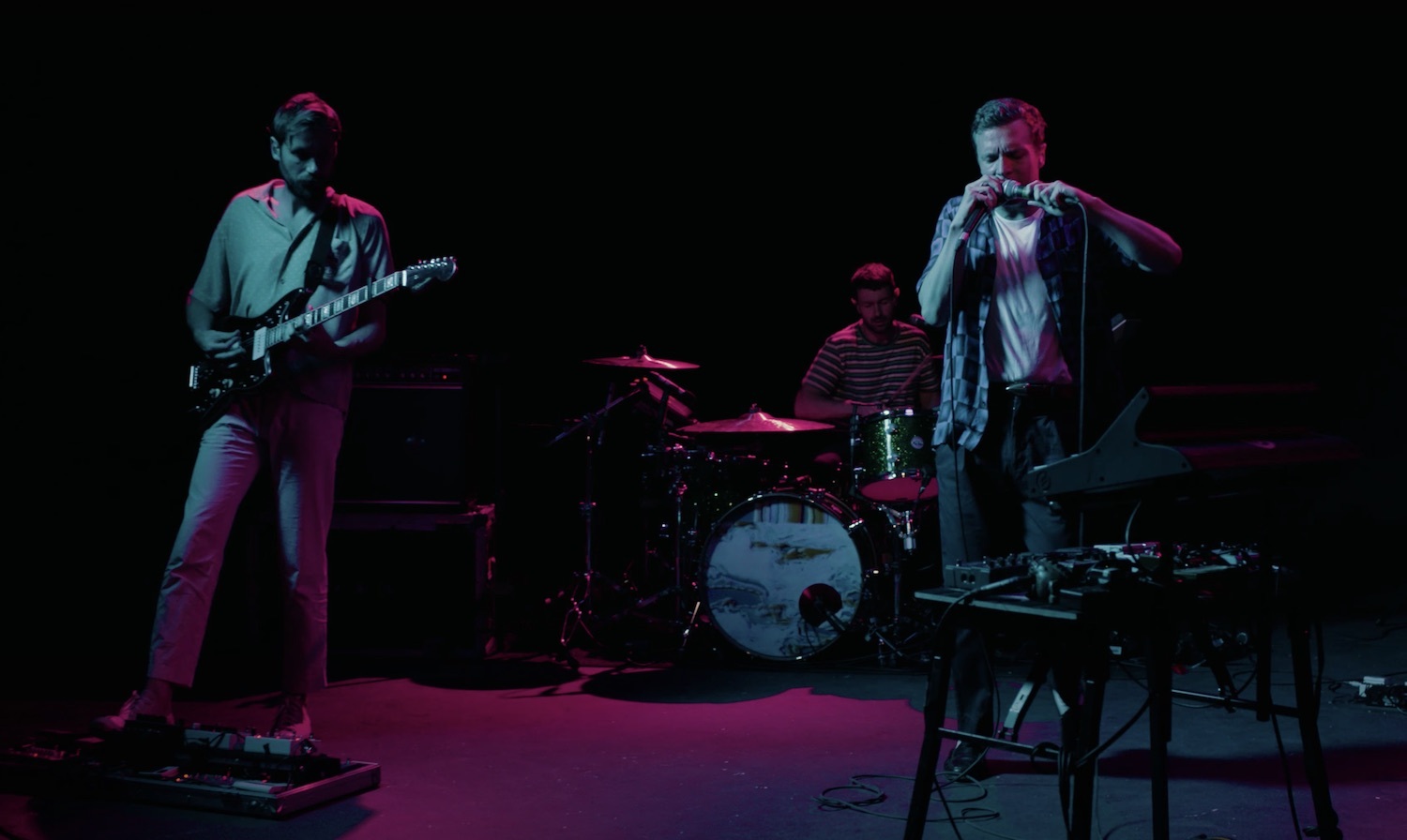 Friendly fires heaven let me in vevo youtube