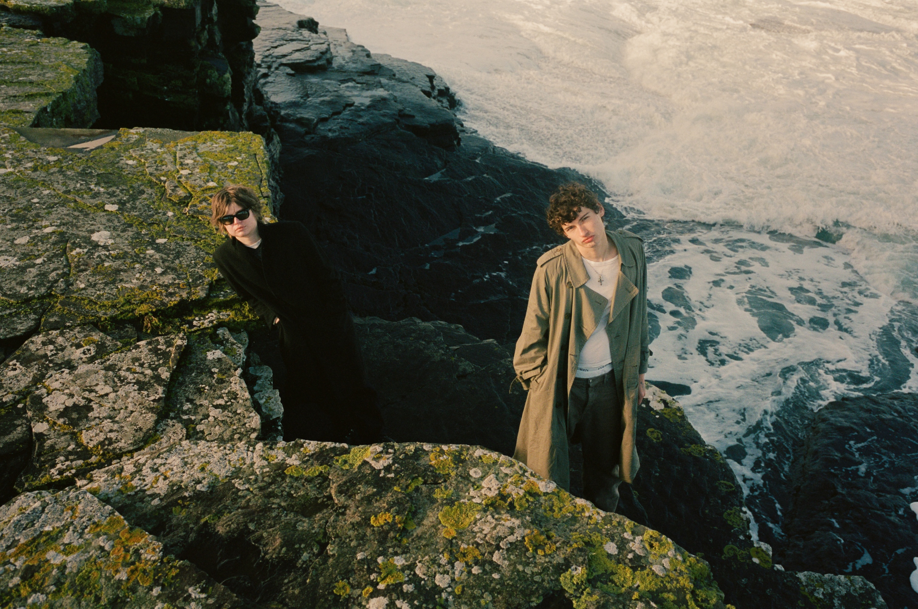 Glaive and curtains press pic