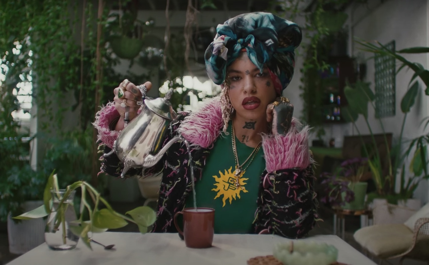 Greentea peng nah it aint the same video