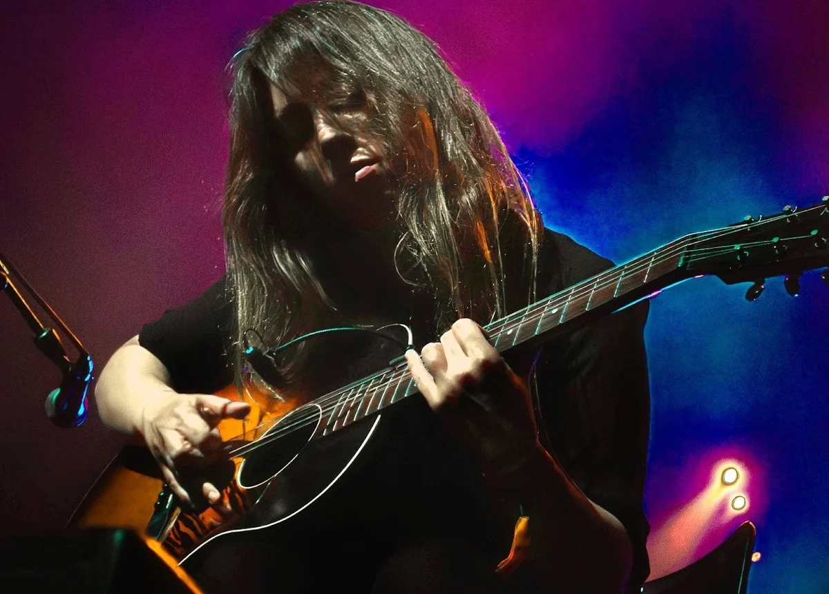 Gwenifer Raymond signs to Fat Possum, shares NPR Tiny Desk concert