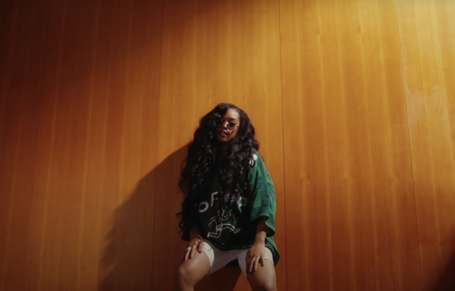 H e r come through video youtube