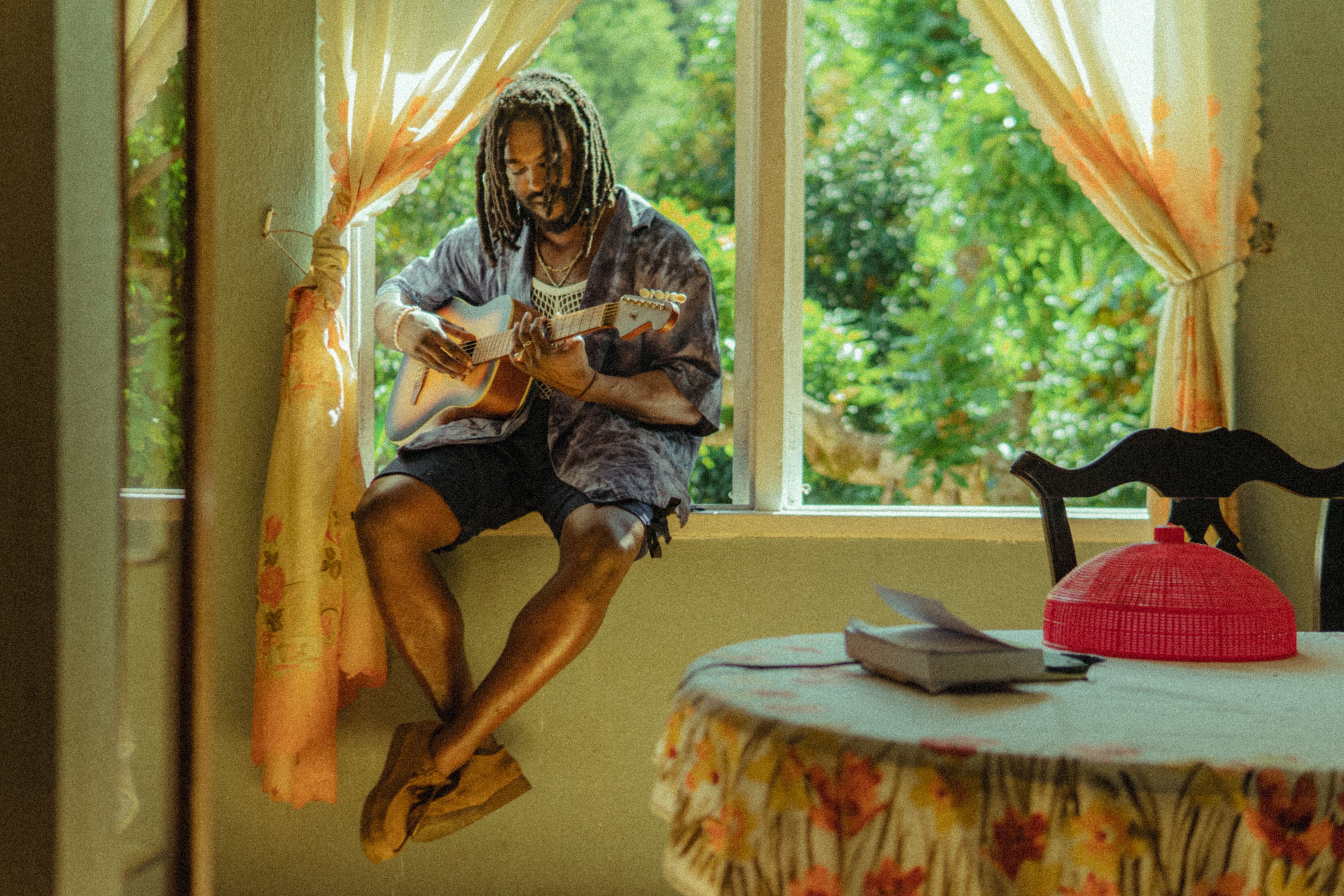 Hak baker window guitar 2023