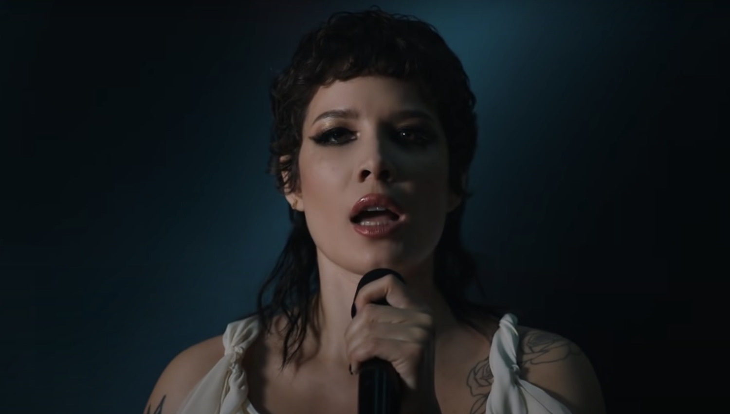 Halsey im not a woman im a god live youtube