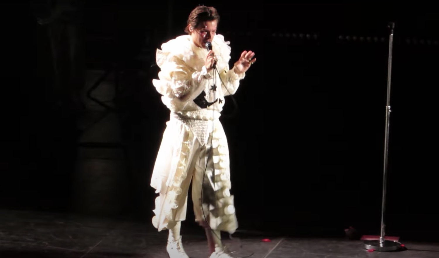 Harry styles harryween night 2 kiwi youtube