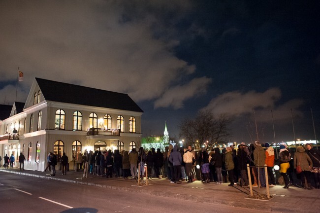 Iceland airwaves crowd