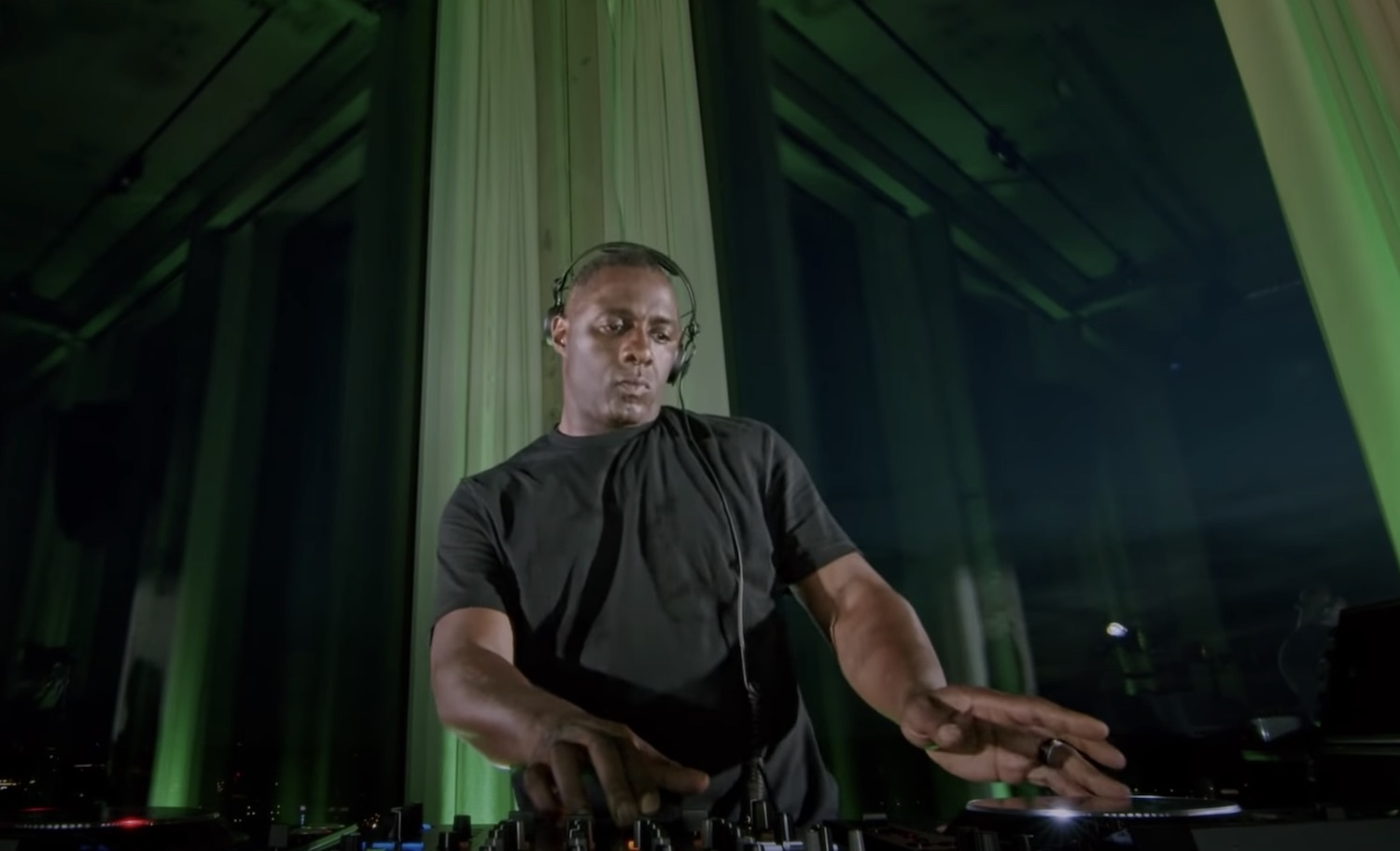 Idris elba amsterdam heineken uefa 2020