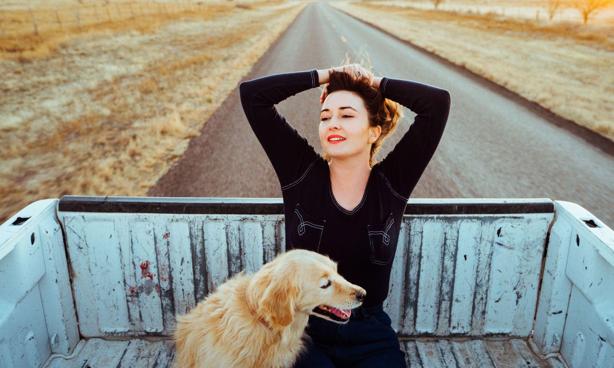 Jess williamson dog in trailer