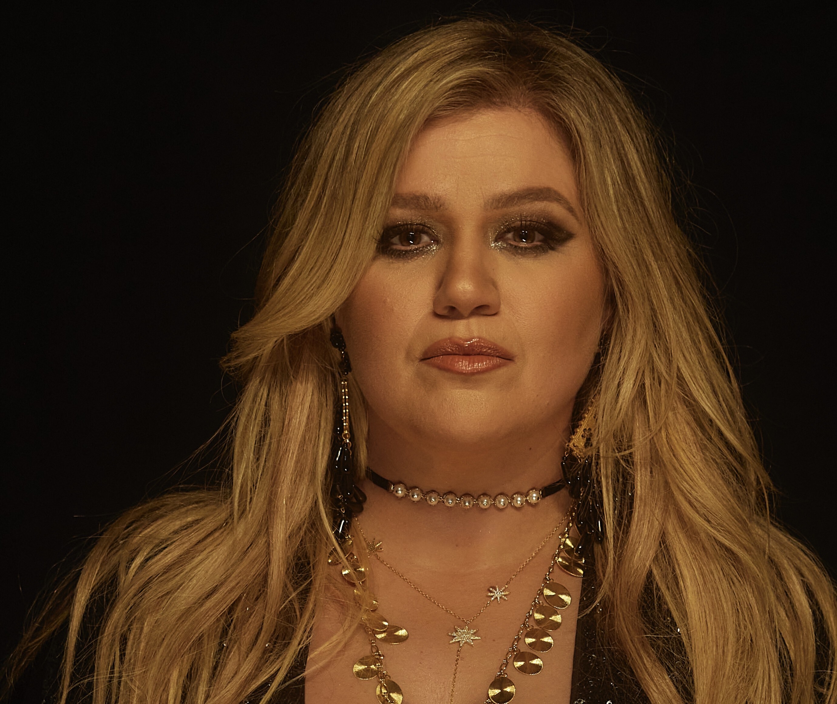 Kelly clarkson 2023 chemistry residency press shot