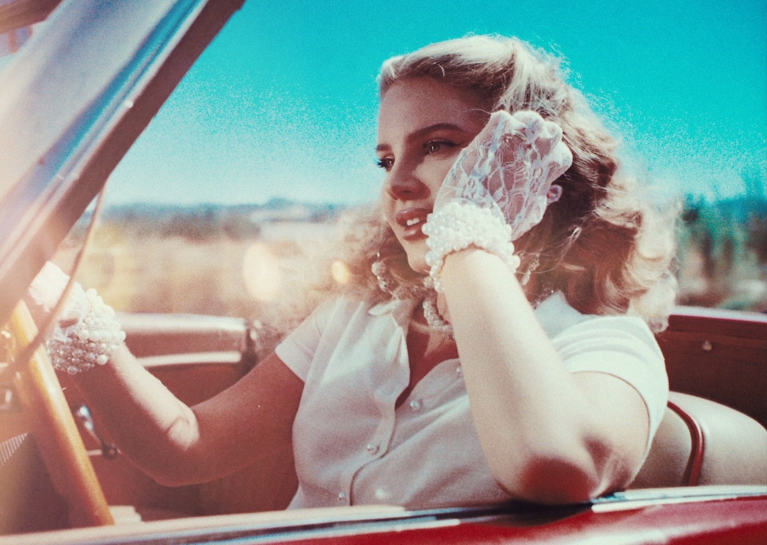 Lana del rey chemtrails over the country club 2021