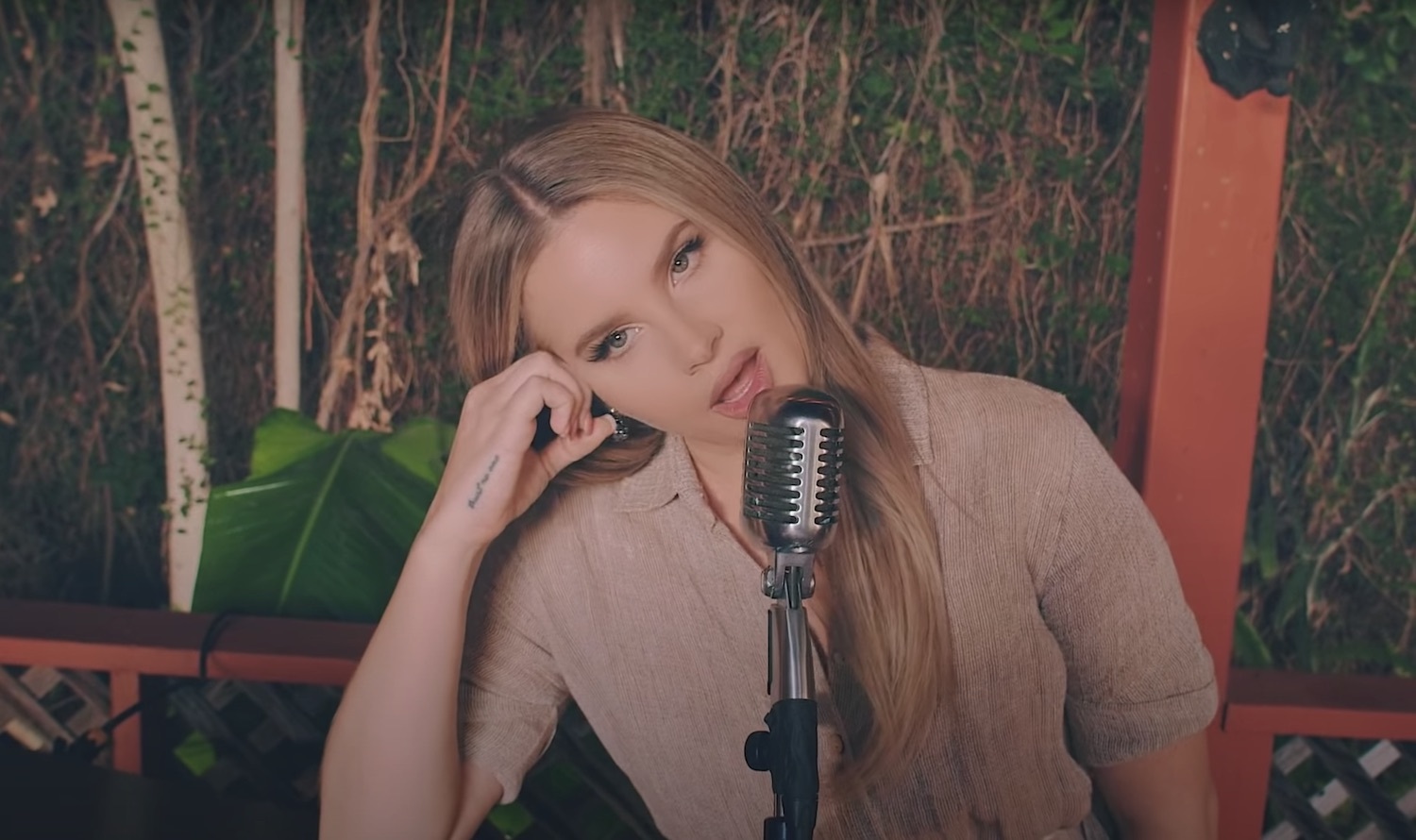 Lana del rey summertime cover video