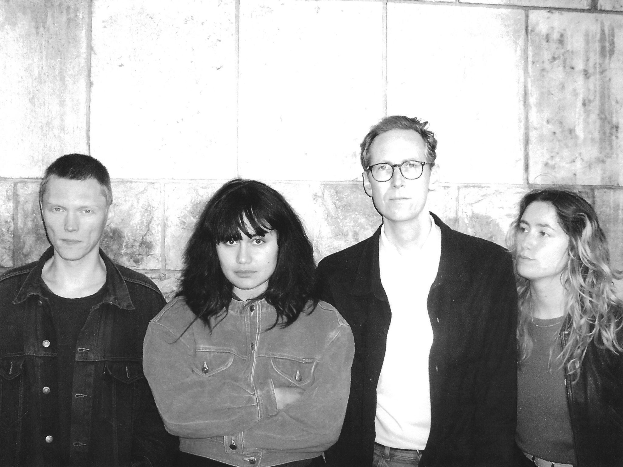 Lewsberg black and white 2023