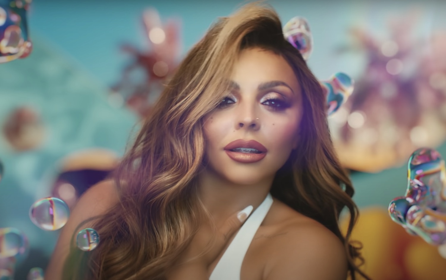 Little mix holiday video jesy