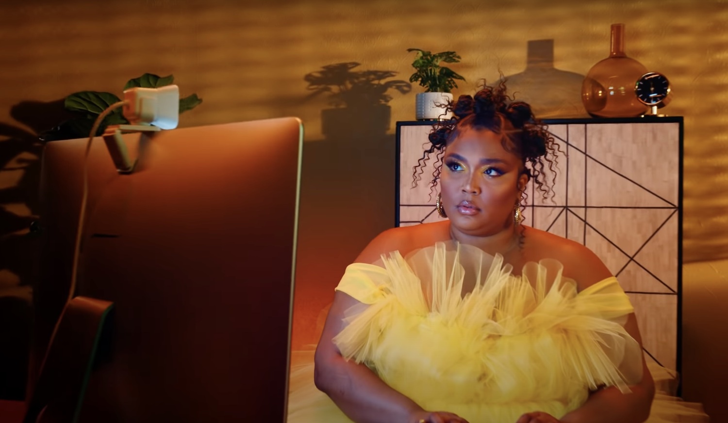 Lizzo logitech defy logic 2022 youtube