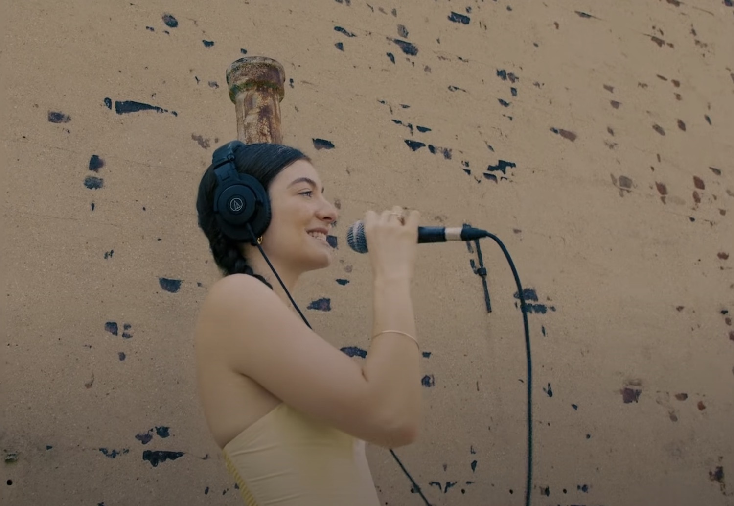 Lorde Dominoes rooftop performance youtube