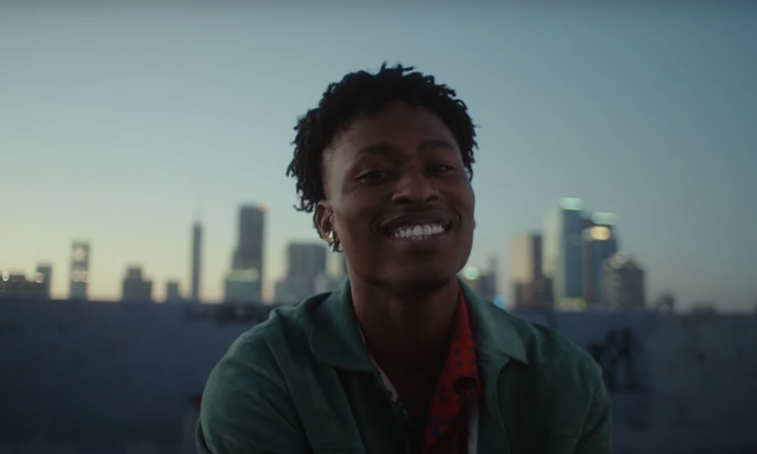 Lucky daye table for two video yt