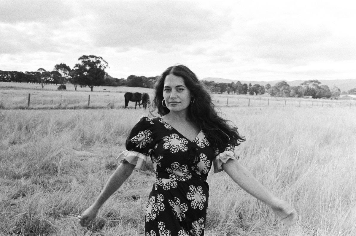 Maple glider black and white field