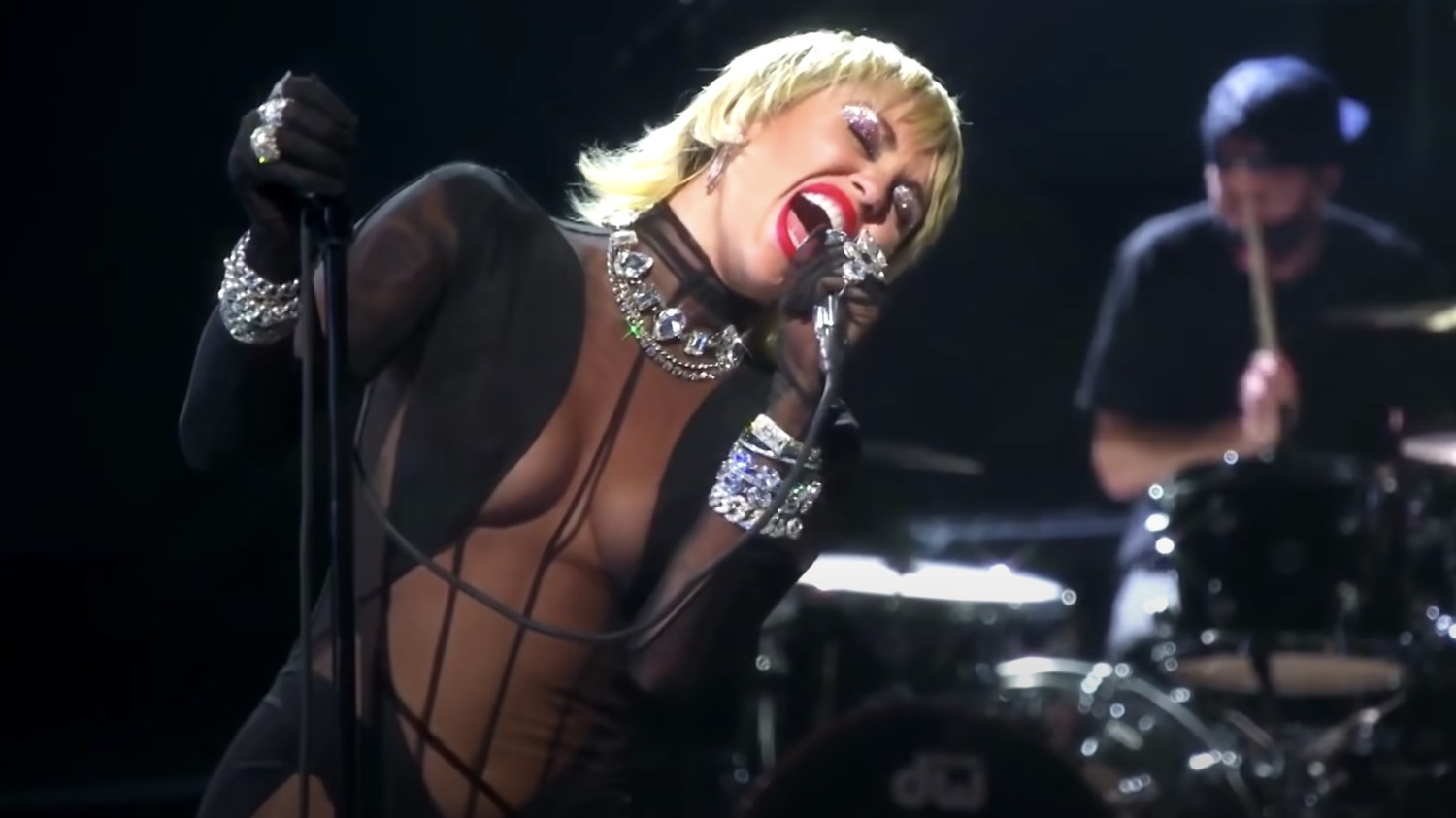 Miley cyrus heart of glass i heart radio fest 2020