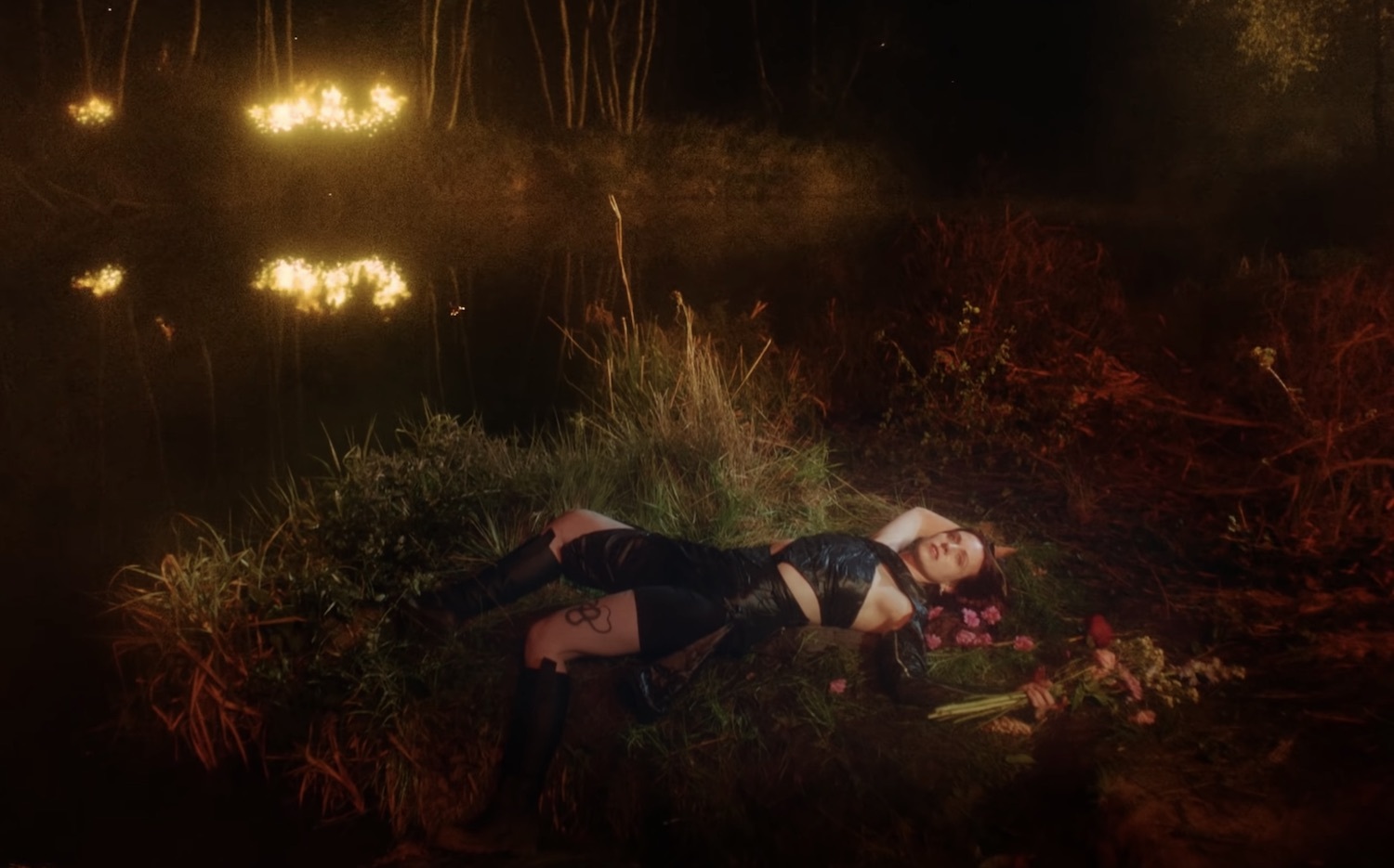 Momomo live to survive video youtube