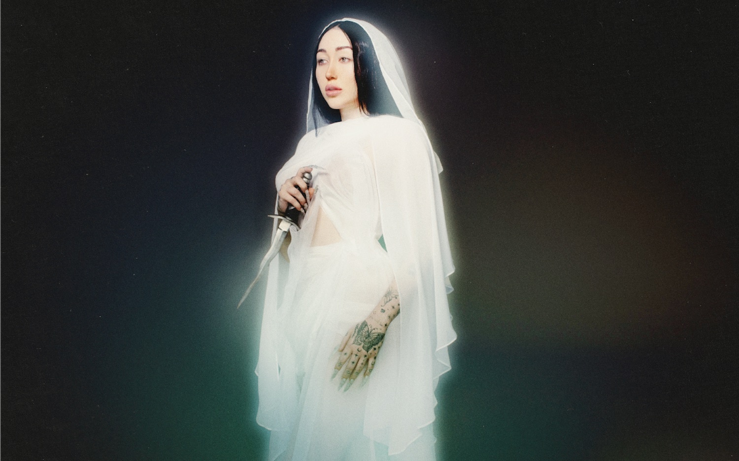 Noah cyrus 2022 press shot no credit given