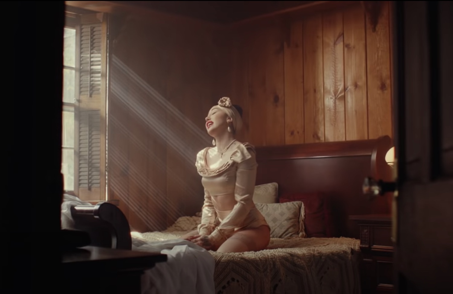 Noah cyrus pj harding dear august video