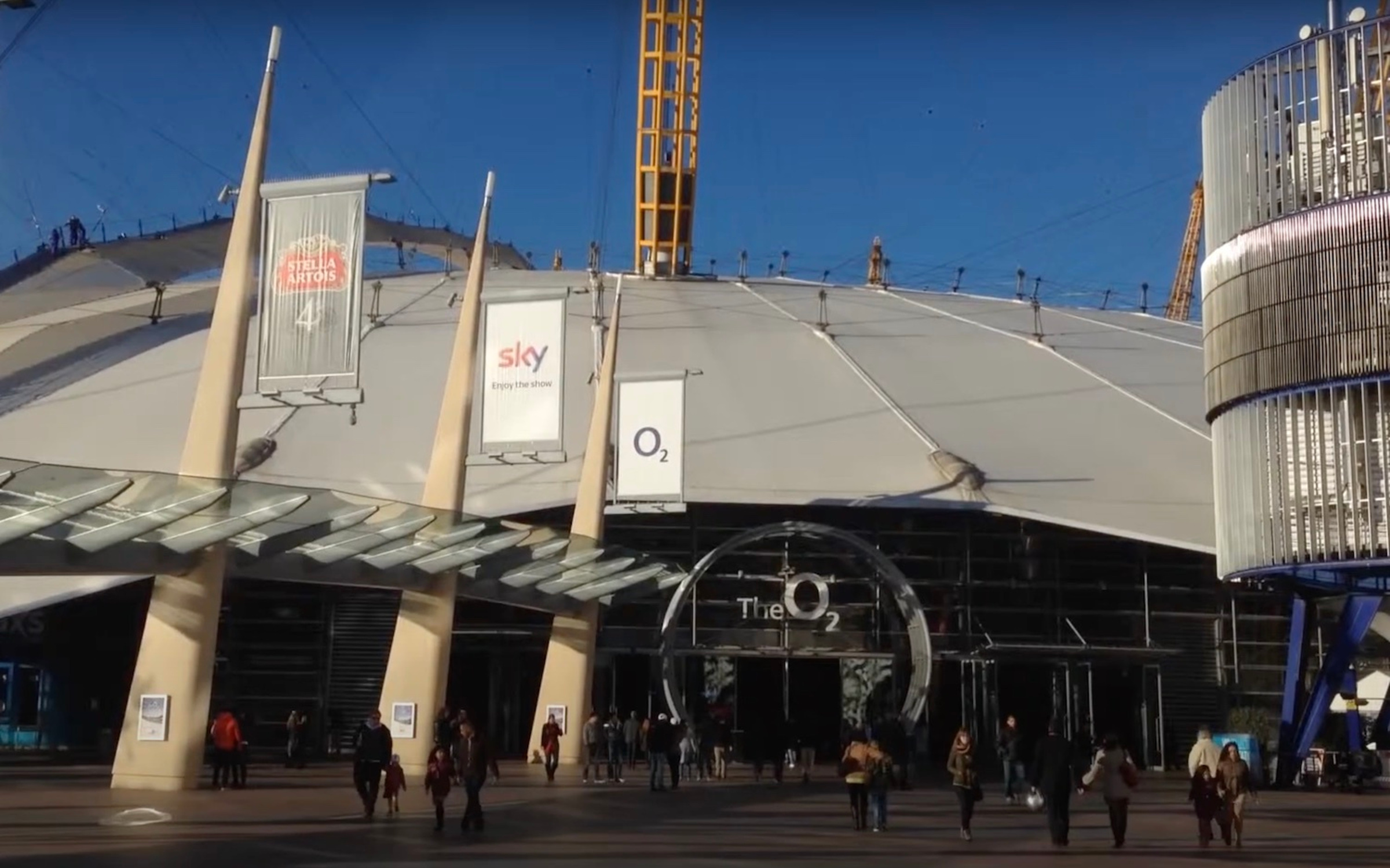O2 Roof Ripped Off The roof of London's O2 Arena has been shredded by Storm Eunice | The ...