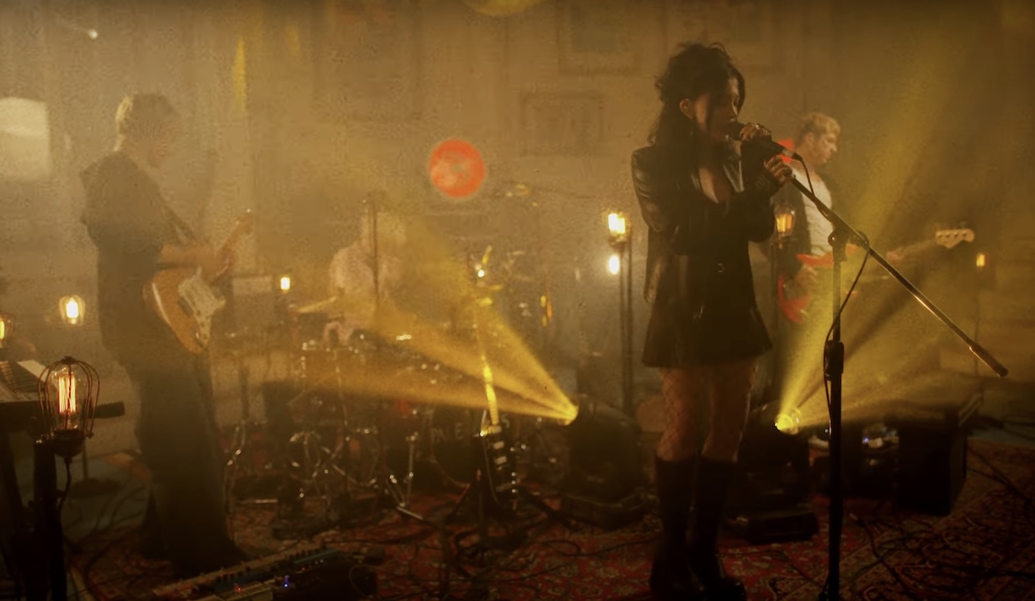 Pale waves fall to pieces live at the pool youtube