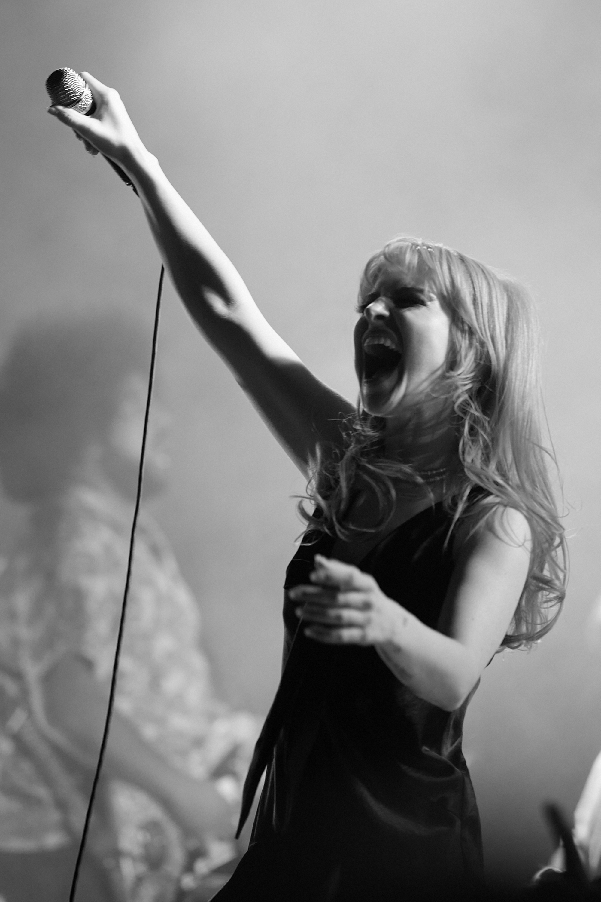 Paramore tour press shot 1