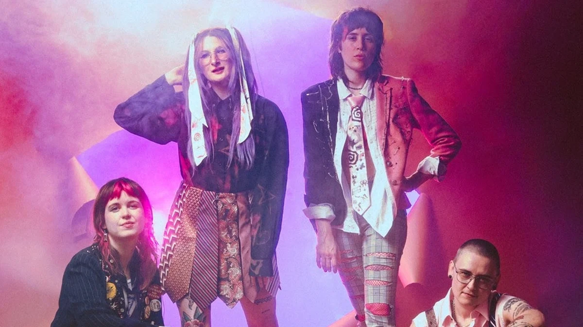Chicago Queer power poppers Pinksqueeze sign to Skeletal Lightning and share “Springtime” video