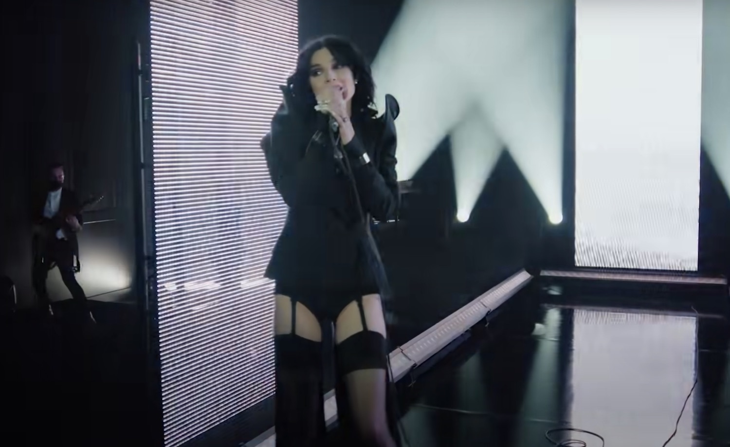 Poppy eat grammys performance 2021