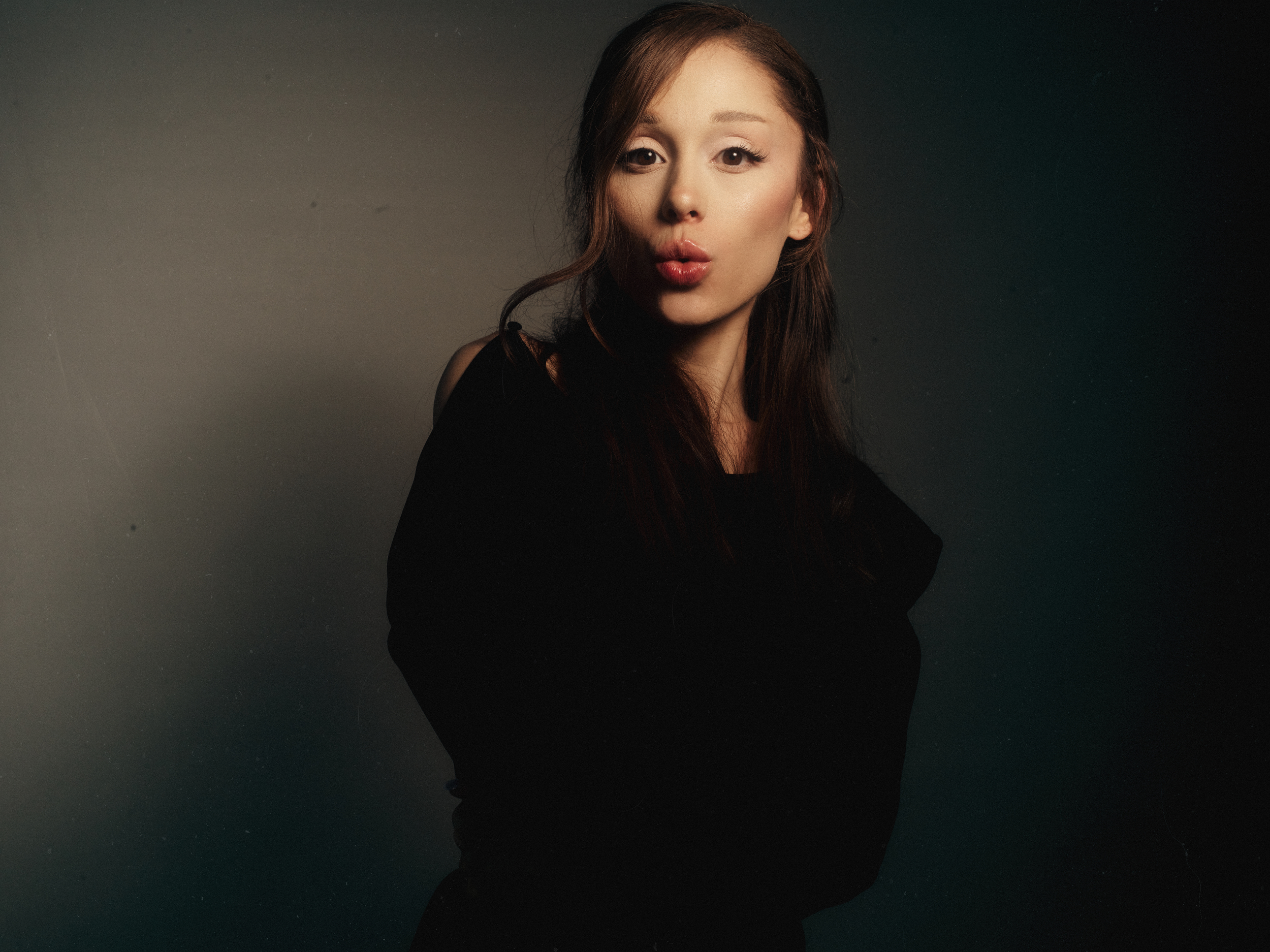 Ariana Grande Press image 2 katiatemkin