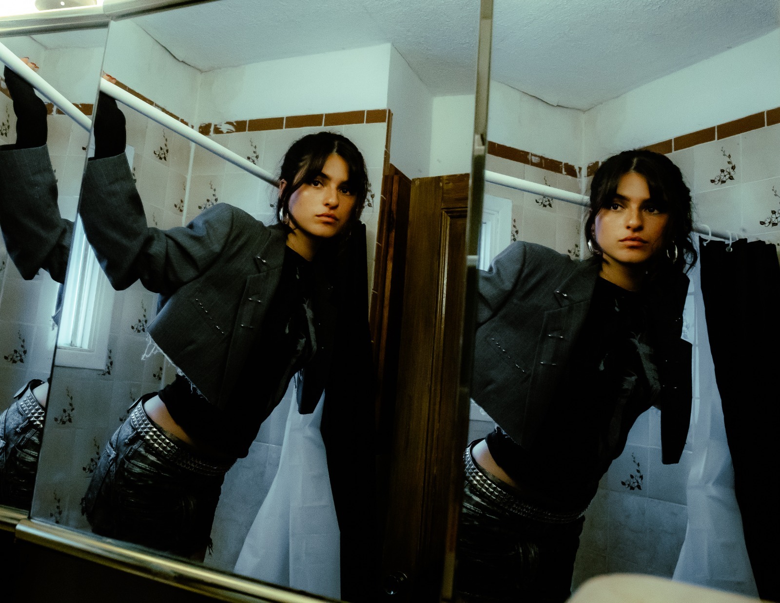 Renforshort pretend to like me press shot