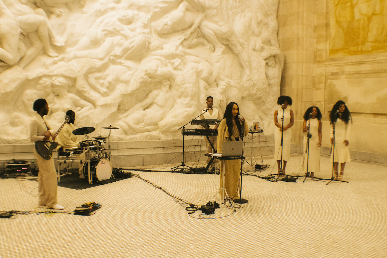 Rimon performs new song 