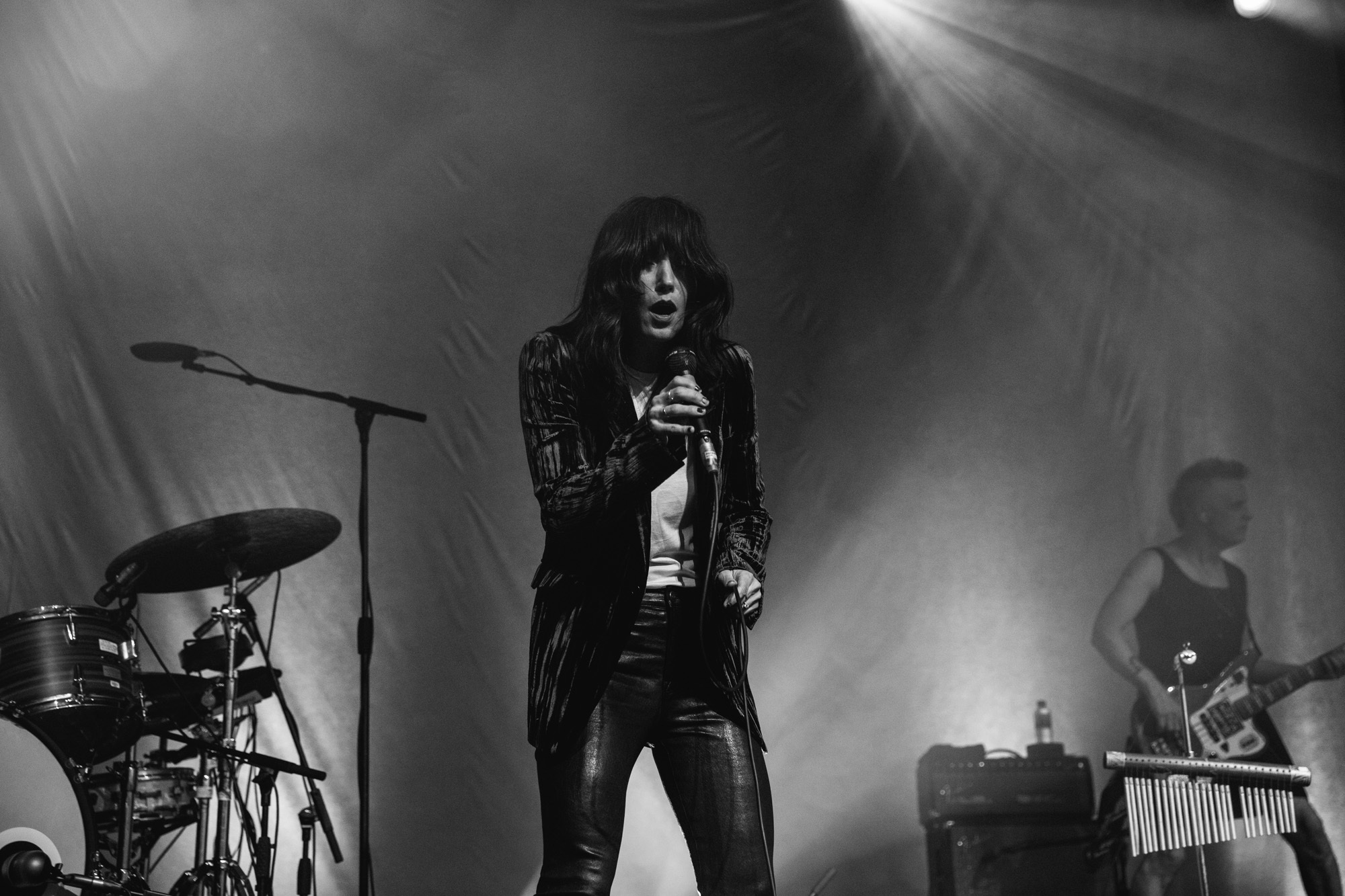 Sharonvanetten roundhouse macklon 9178