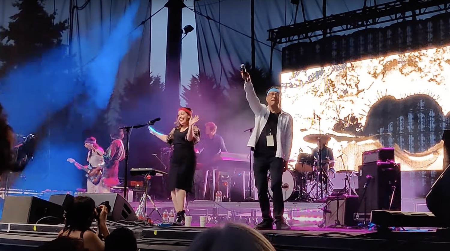 Sleater kinney courtney barnett fred armisen physical cover steve youtube