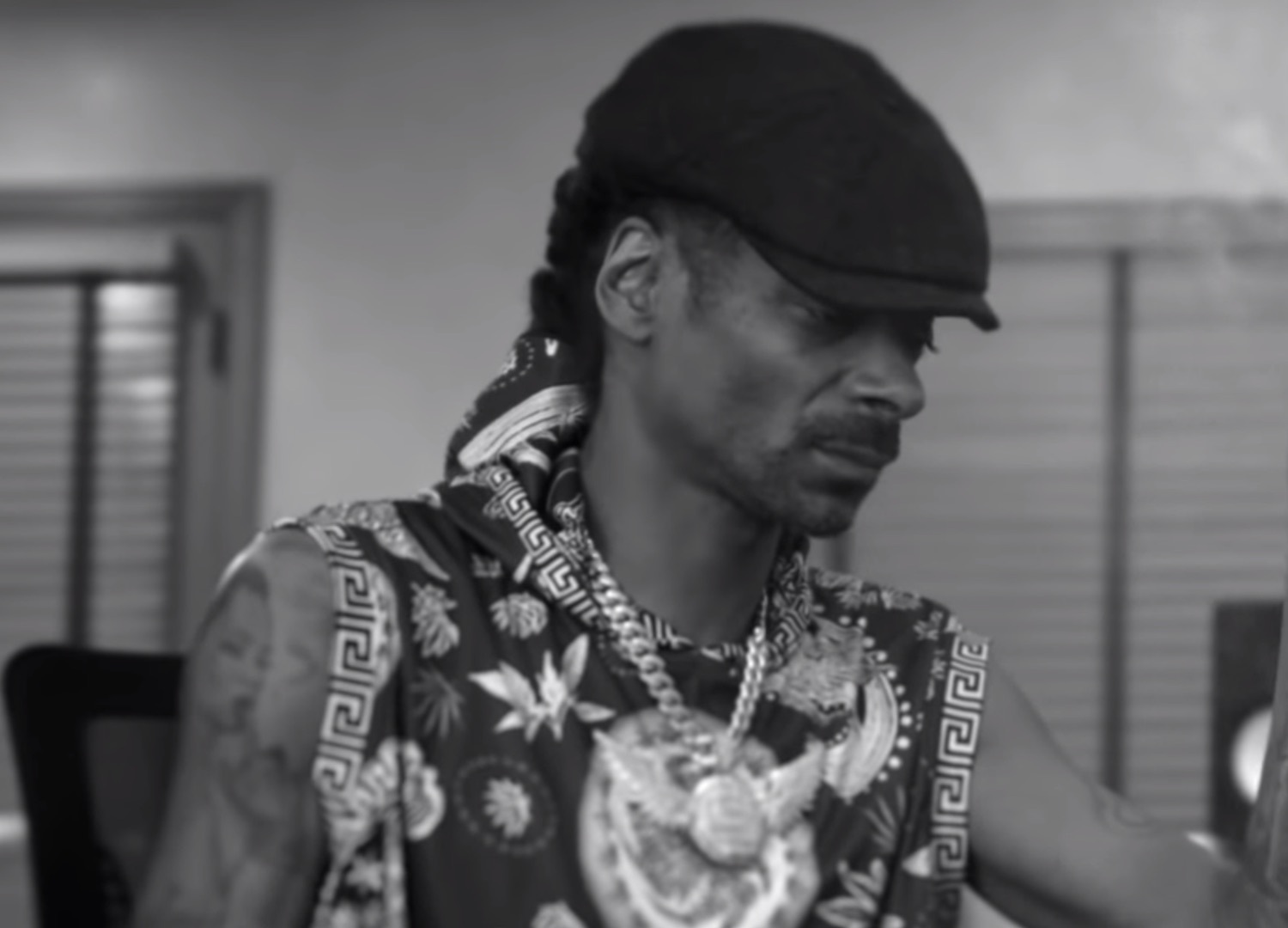 Snoop dogg red right hand cover