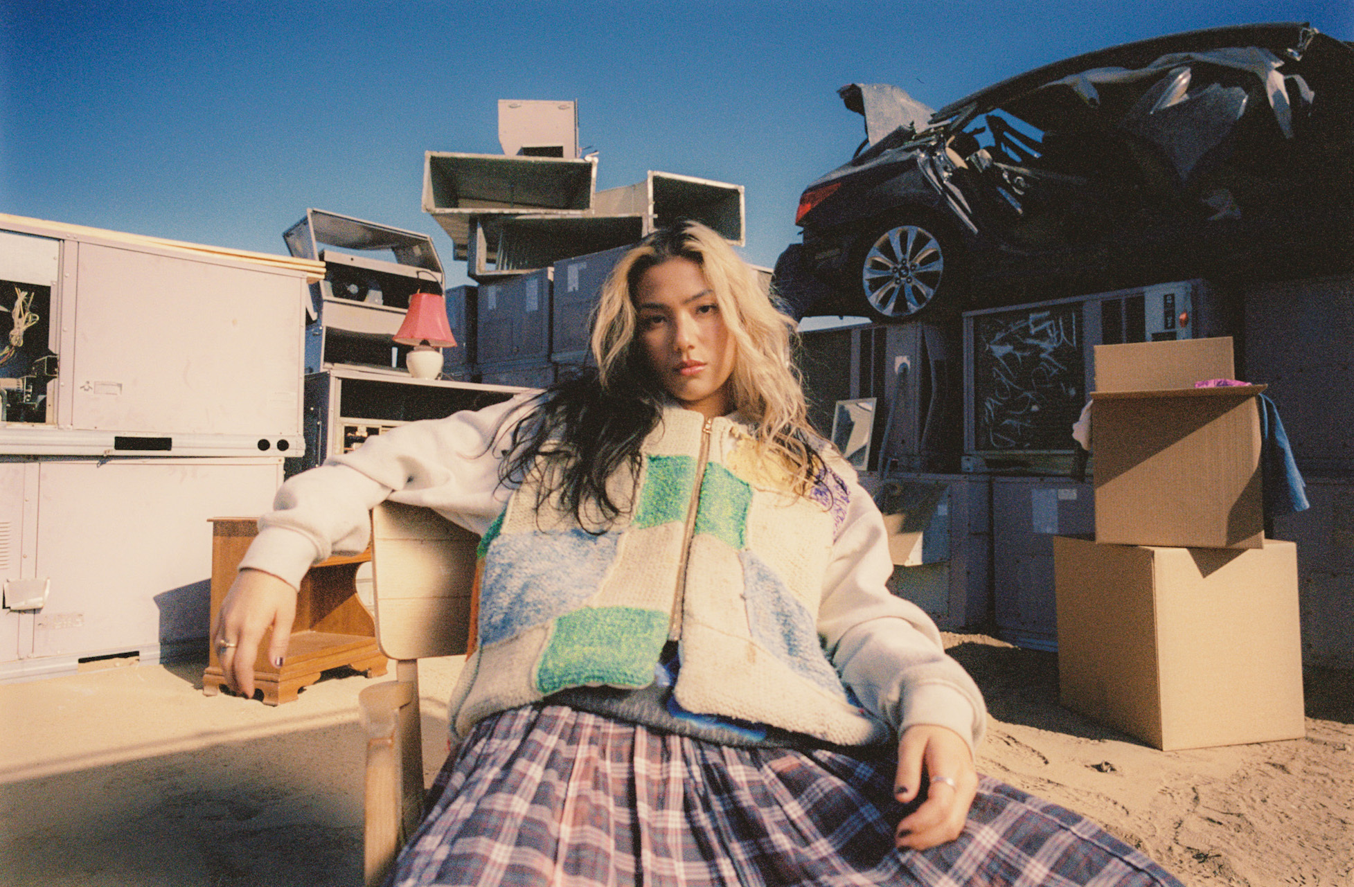 Spill tab ANGIE debut album