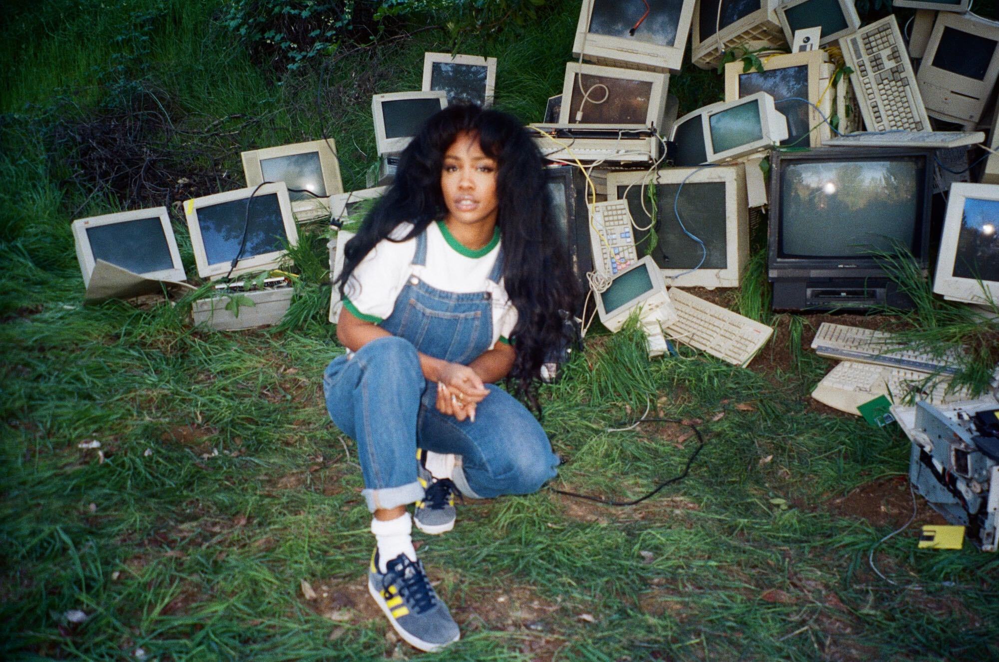 Sza press shot 1