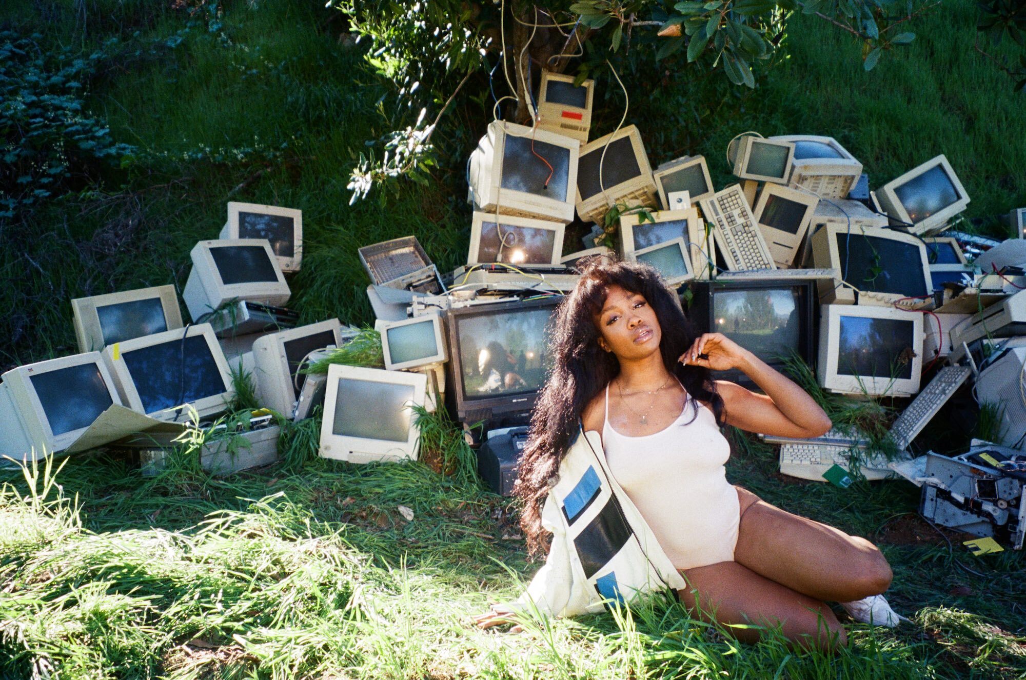 Sza press shot 2 main