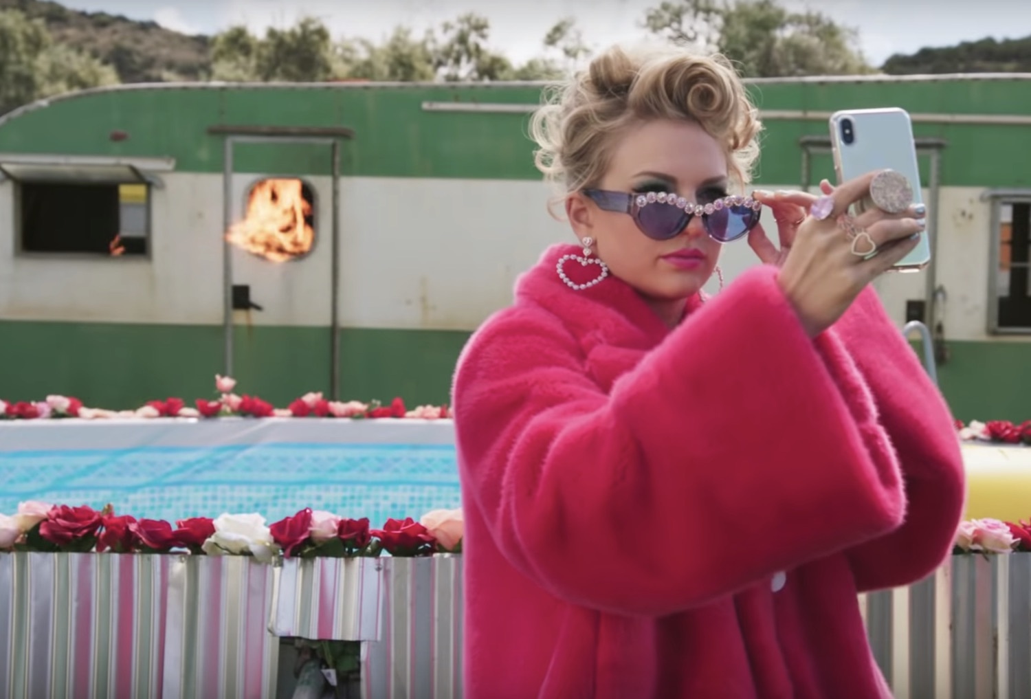 Taylor swift miss americana trailer