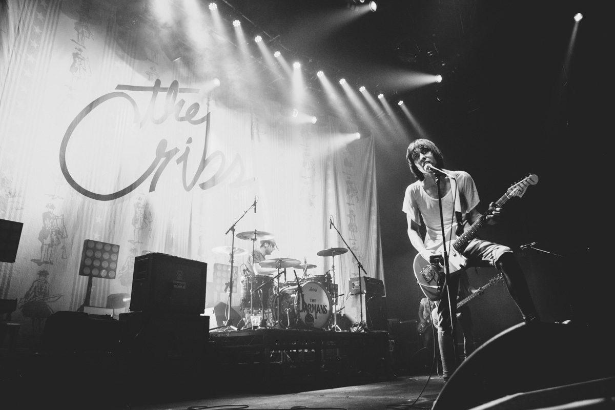 Thecribs roundhouse london 102815 rozetterago 15