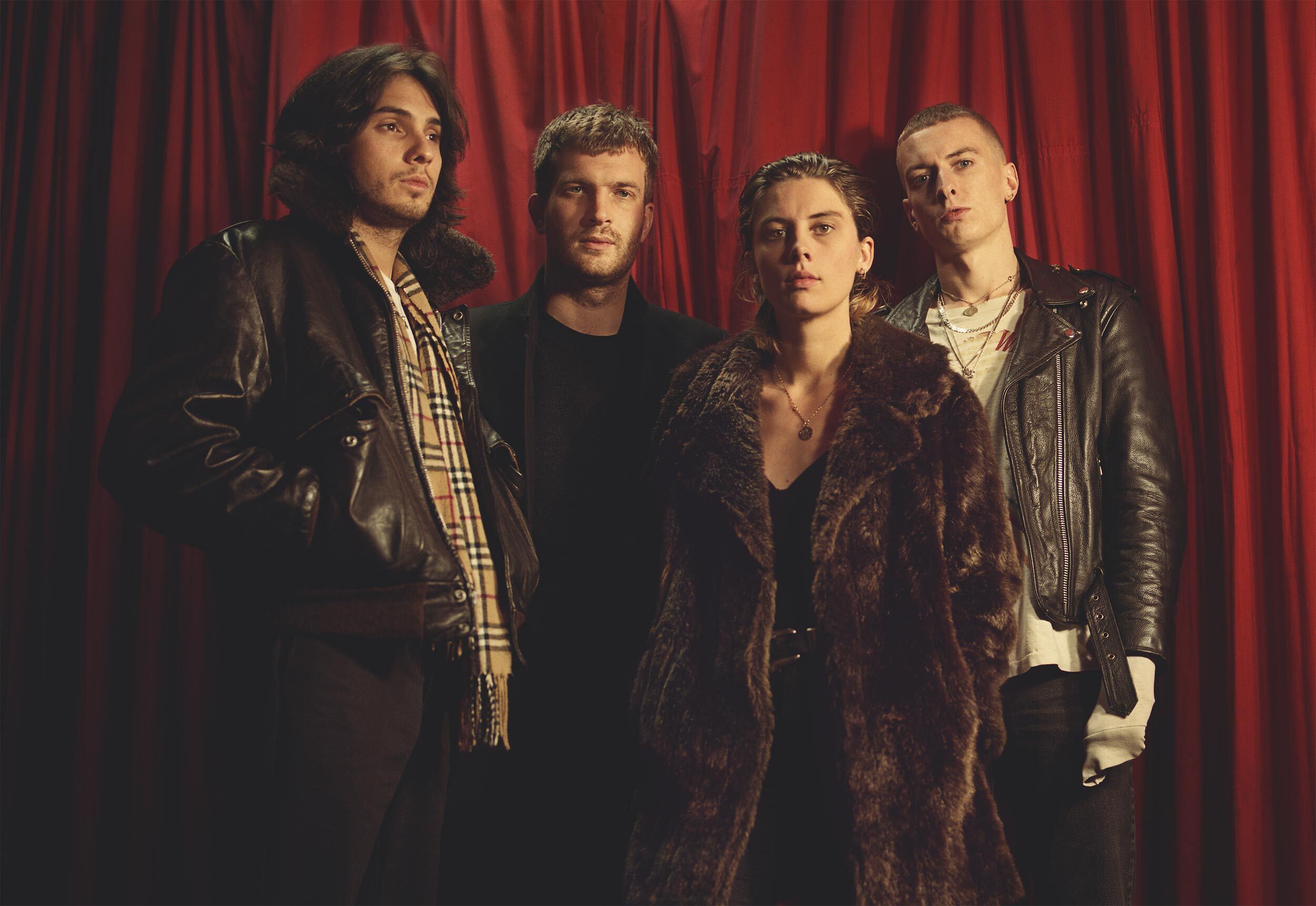 Wolf alice hollie fernando wide