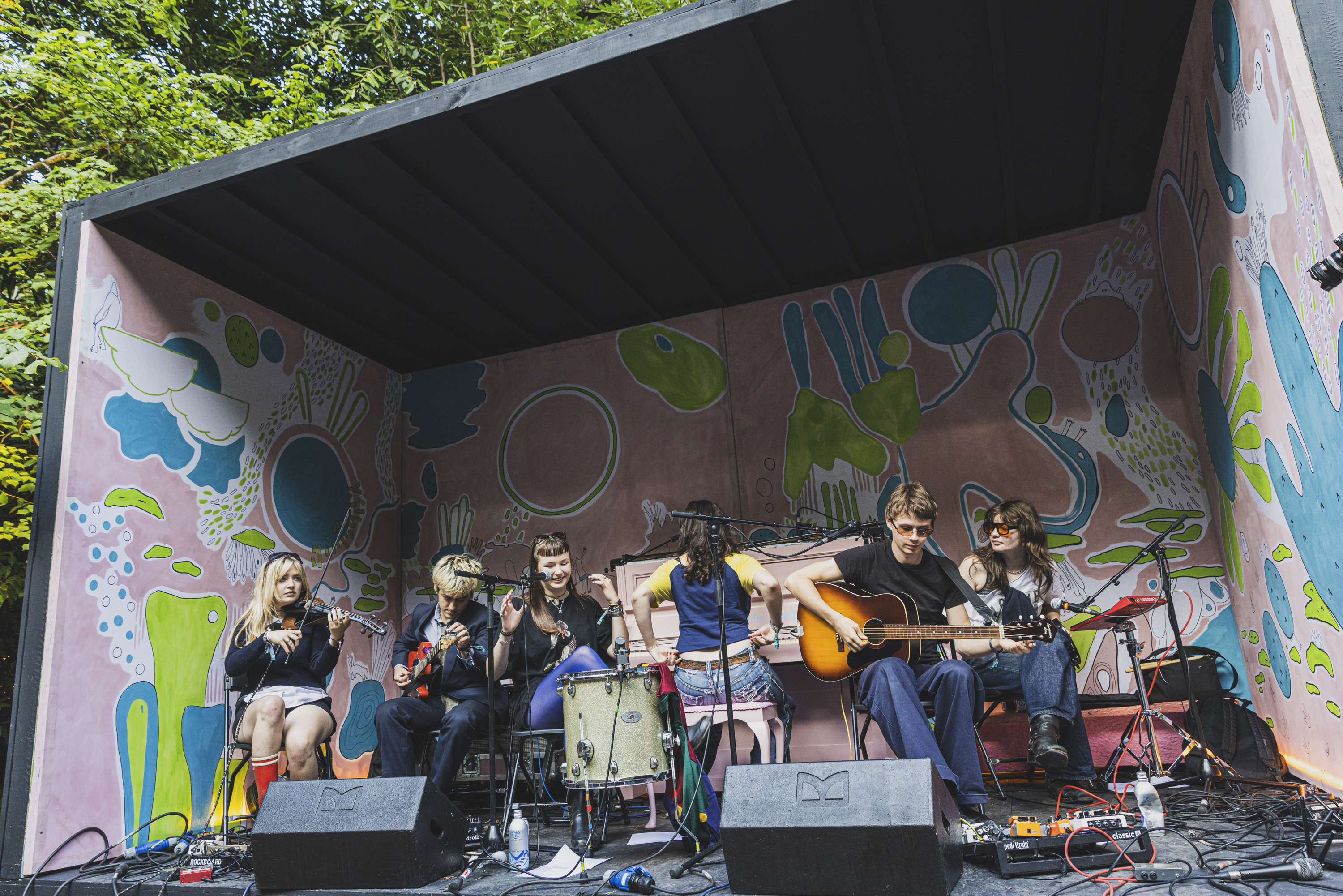 Watch Man/Woman/Chainsaw cover Lola Young at End of the Road Festival