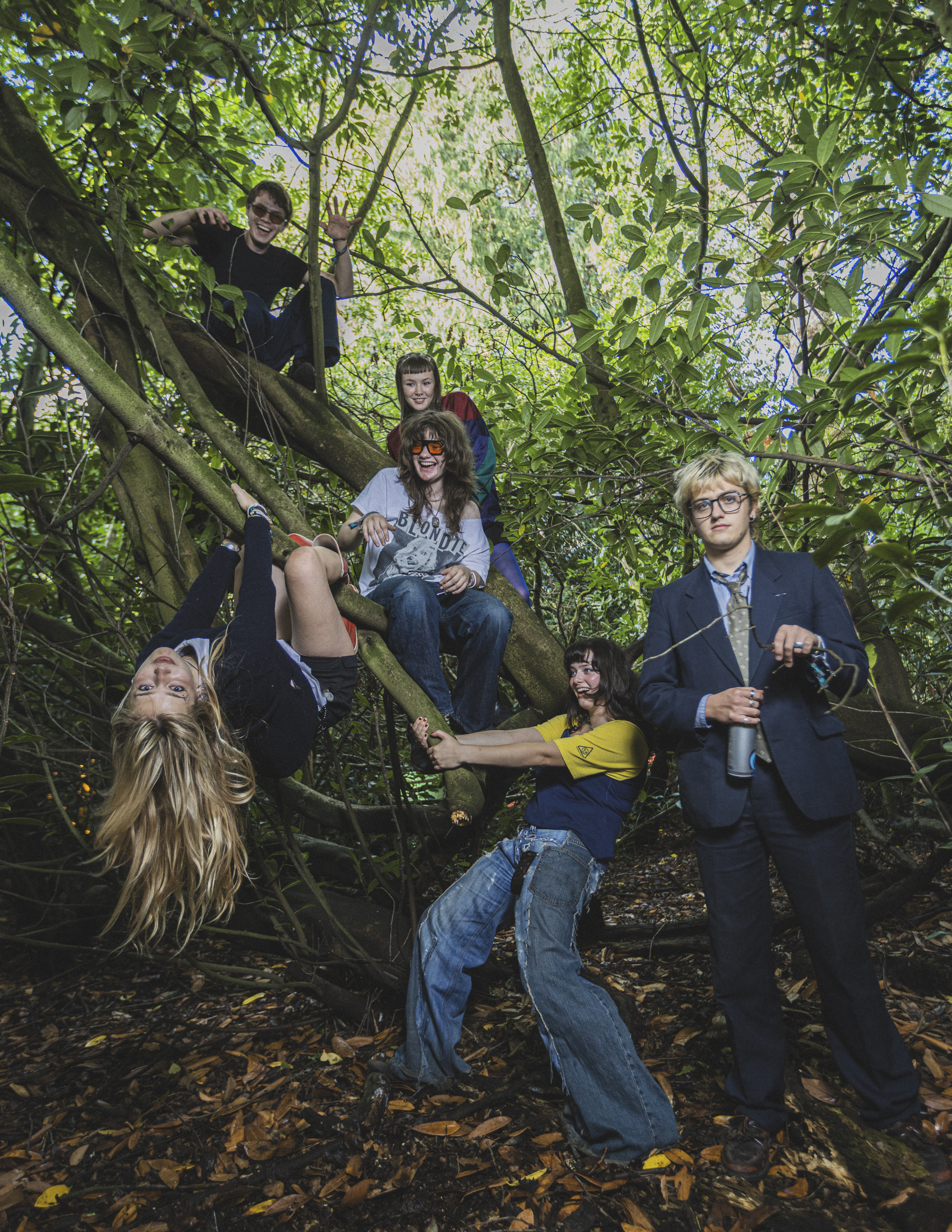 Man Woman Chainsaw Piano Stage Sam Walton 050